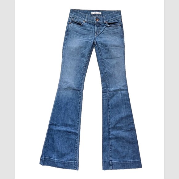 EUC J Brand Love Story Jeans Women's 26 x 35 Flare Loveless Blue Long light wash - Picture 1 of 14